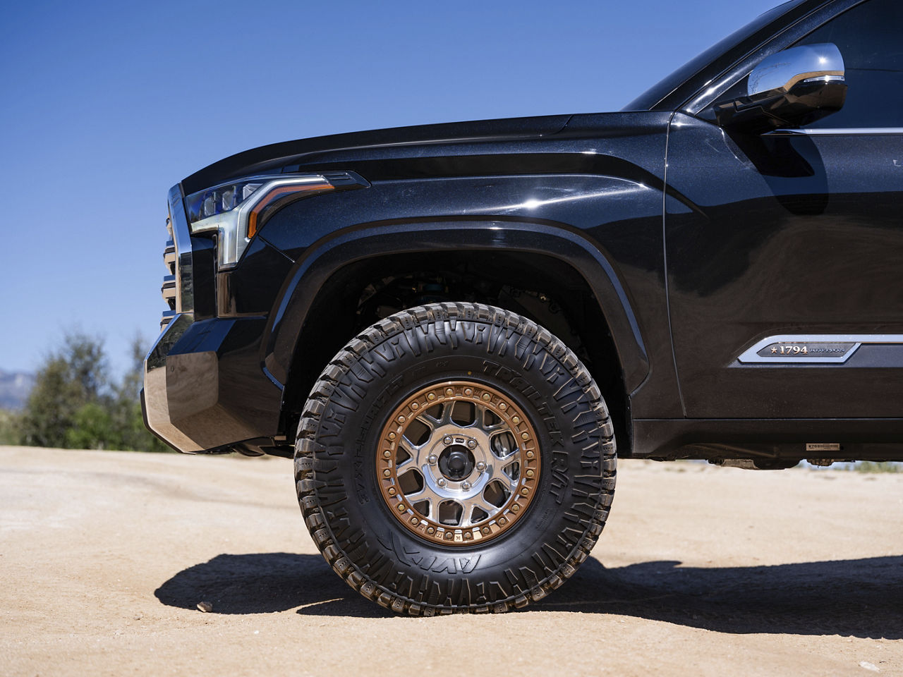 2024 Toyota Tundra - KMC MESA FORGED BEADLOCK - Machined | KMC Wheels